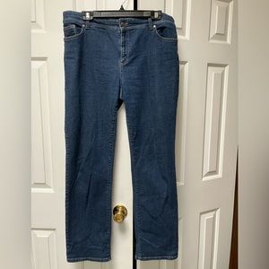 Chico’s Regular Straight Leg Blue Jeans. 25. Inseam is 30”. Embroidered pockets.